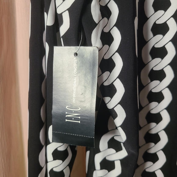 Black & White Chain Patterned Blouse - Picture 4 of 5